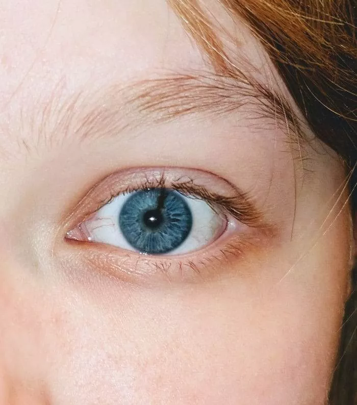 Linha Preta em Iris Azul