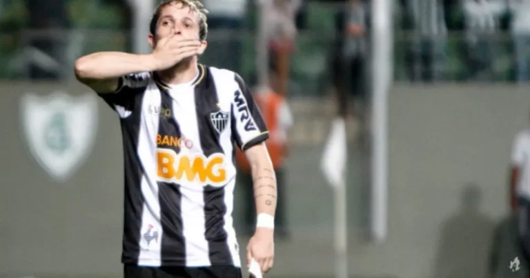 Corinthians pode ir atrás de atacante ex-Atlético-MG a pedido de Mano Menezes