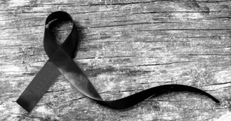 Morre cantor após sofrer grave acidente e fãs ficam perplexos com a perda: ‘Vá em paz’
