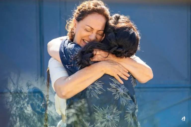 Terra e Paixão: Morta, Agatha ‘faz visita’ a Angelina no Natal