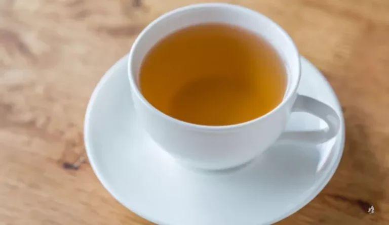 Chá de espinheira-santa: para que serve e quando deve ser consumido
