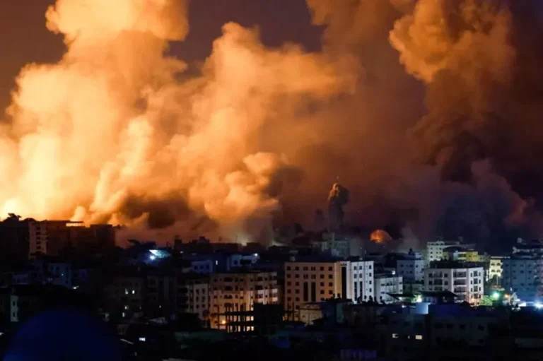 Irã lança ataque de mísseis contra Israel, que alerta para “consequências”
