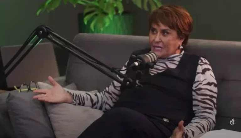 Márcia Sensitiva paralisa programa na TV e faz integrante chorar ao revelar encosto: “Sentado no seu pescoço”