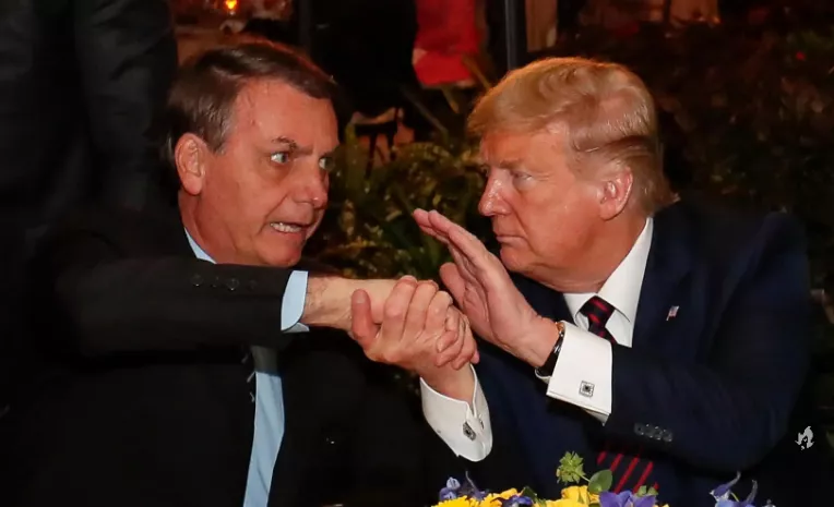 Bolsonaro parabeniza “amigo” Trump e pede que Brasil siga mesmo caminho