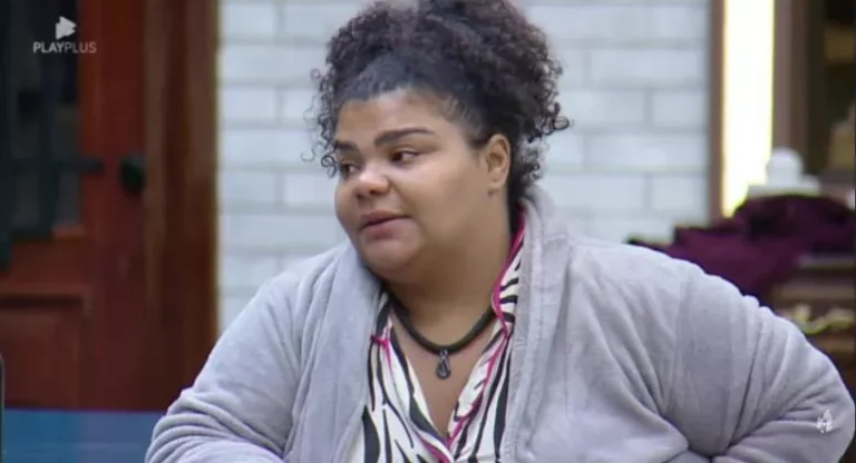 ‘Eu não acredito’, diz Flora ao ouvir de Gilson que Luana está com cólica | A Fazenda 16