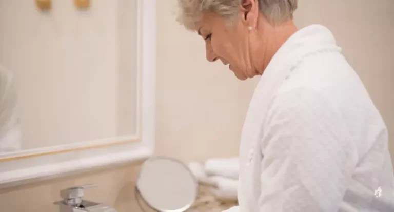 Existe um sintoma de Alzheimer que você pode notar no banho