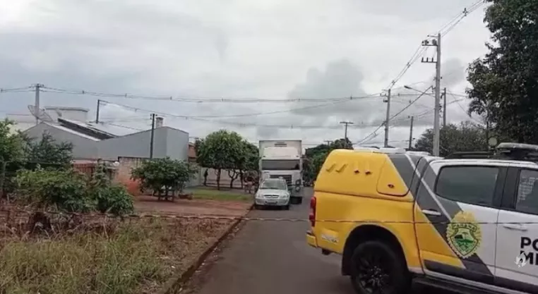 Pai morre após se recusar a entregar os filhos para a mãe e manter eles presos