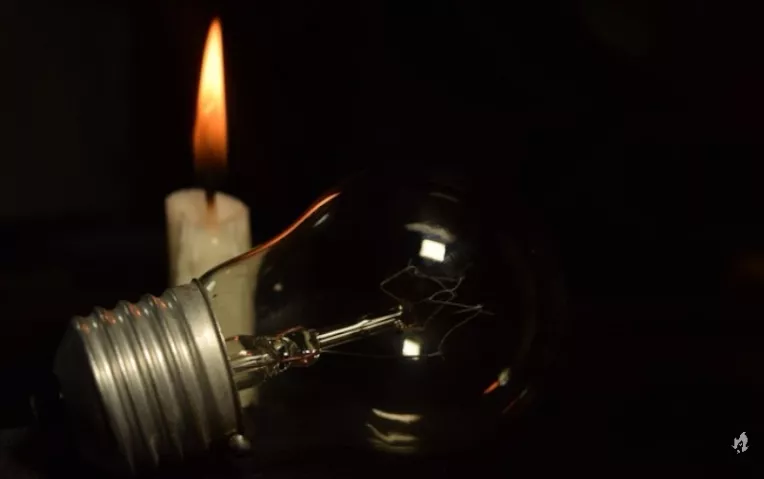 Ficou sem luz em casa? Conheça seus direitos: saiba quando é possível pedir ressarcimento