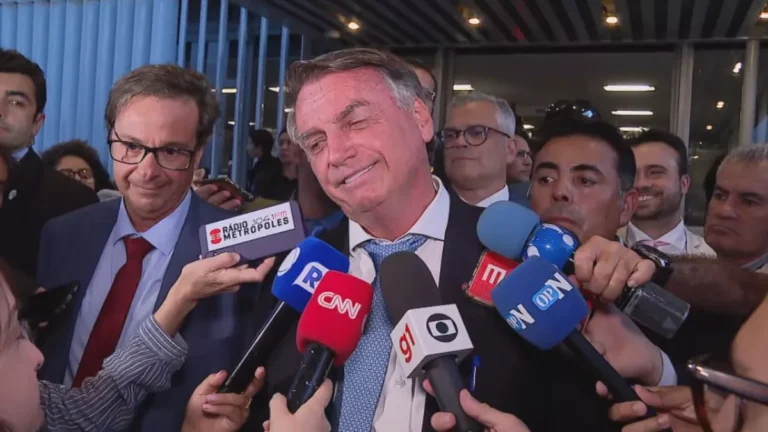 Quem é o trompetista que tocou marcha fúnebre em entrevista de Bolsonaro