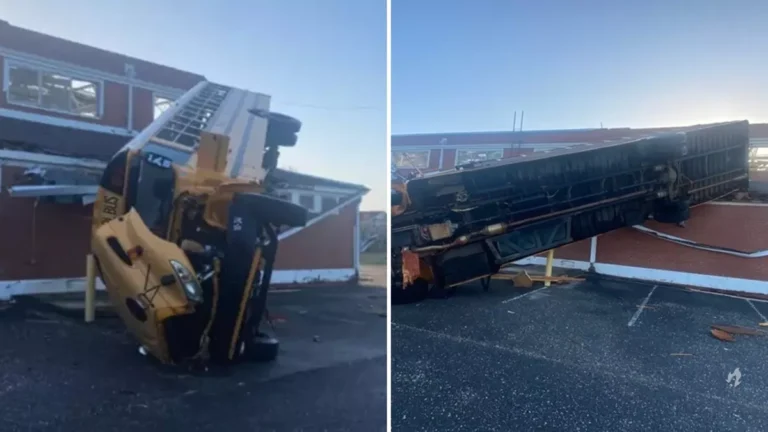 Vídeo: após tornado, ônibus fica pendurado em telhado de escola nos EUA