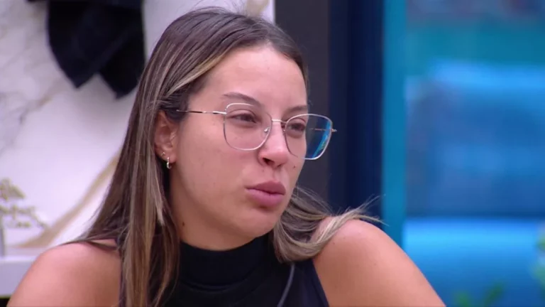 No VIP do BBB 25, Renata chama Vinícius de ‘morde e assopra’