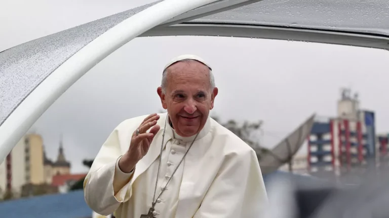 Hugo Motta lamenta morte de papa Francisco: “Um exemplo de vida e luta”