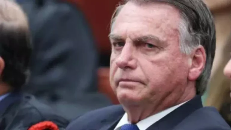 Presença de Bolsonaro causa tumulto em hospital; veja o que gritaram