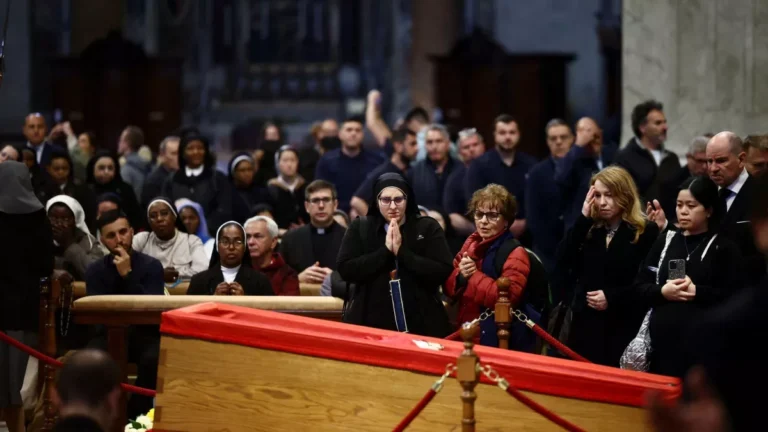 Velório do papa Francisco é encerrado na Basílica de São Pedro, no Vaticano