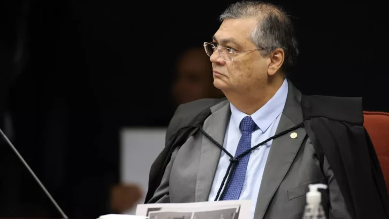 Um Diálogo Inusitado no STF: Entre Referências Bíblicas e Polêmicas Judiciais