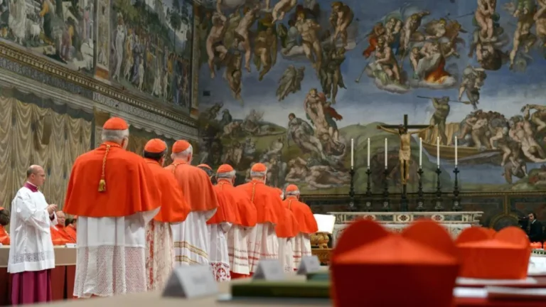 Cardeais favoritos do conclave já chegaram ao Vaticano
