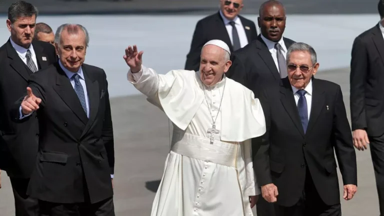 A Impactante Mensagem de Raúl Castro sobre o Papa Francisco