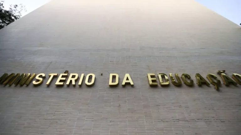 Governo limita repasses mensais para universidades federais