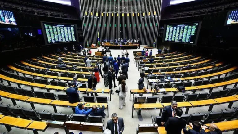 Câmara aprova urgência de projeto que amplia número de deputados