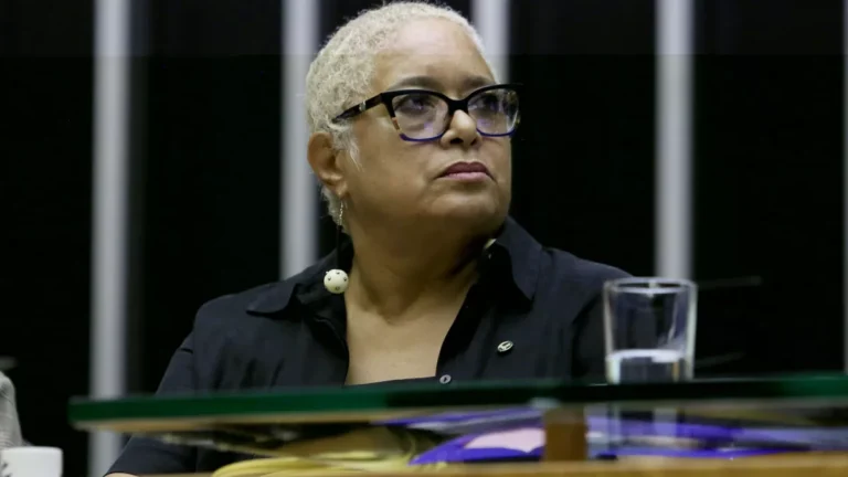 Deputada diz ser barrada de entrar na Câmara: “Talvez seja pela minha cor”