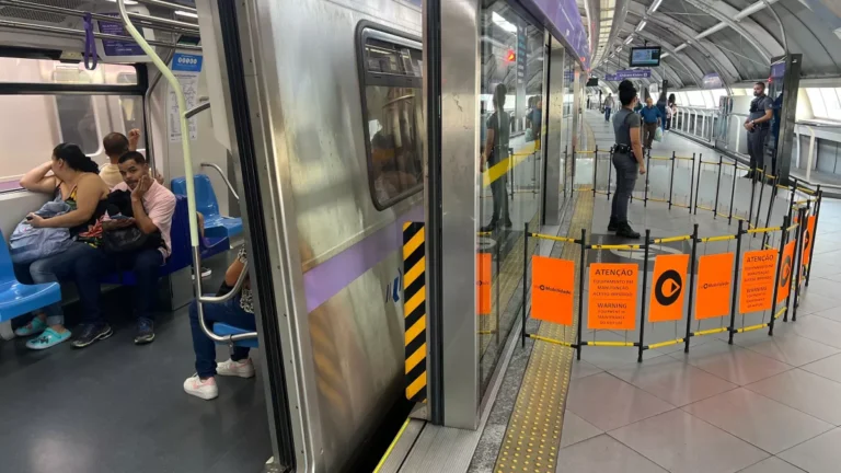 Polícia investiga morte de homem esmagado no metrô de SP