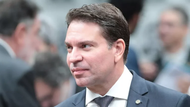 STF começa a julgar suspensão de ação penal contra Ramagem nesta sexta (9)