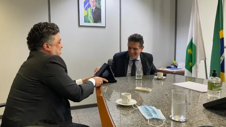 INSS: diretor do MTE homenageado por entidade investigada pede demissão