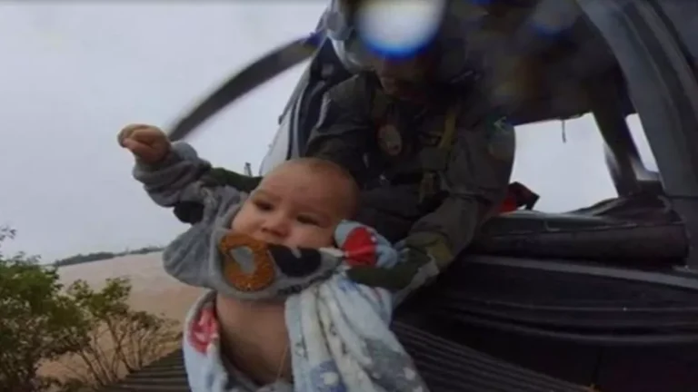 Bebê resgatado de helicóptero no Vale do Taquari morre 1 ano após enchente no RS