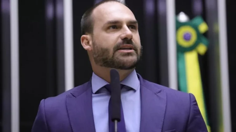 “Se for uma missão dada pelo meu pai, vou cumprir”, diz Eduardo sobre 2026