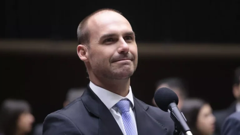 Eduardo Bolsonaro repercute possível sanção dos EUA a Moraes: “Venceremos”