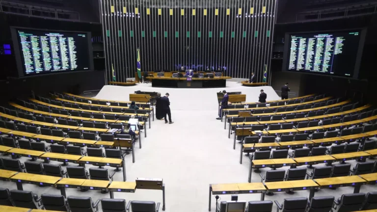 Relator propõe criar 18 cadeiras e aumentar total de deputados para 531