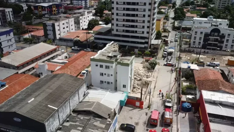 Vídeo: prédio desaba no Grande Recife após ser desocupado