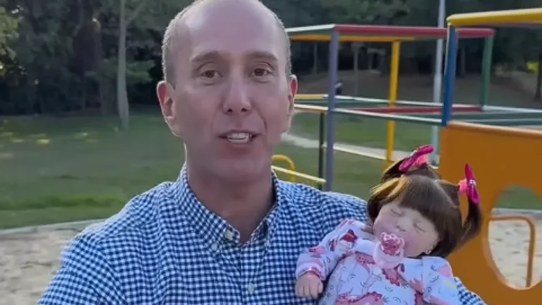Prefeitura de Sorocaba promove ação para crianças brincarem com bebê reborn