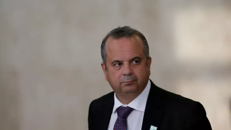 Senador pede ao MPF investigação de associações excluídas pela AGU em ação