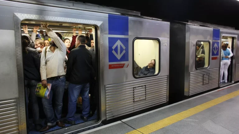 Após morte de passageiro, Metrô de SP coloca seguranças nas plataformas