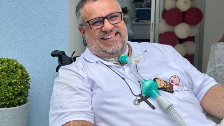 Padre Márlon Múcio está internado em UTI e fiéis fazem corrente de oração; religioso toma 281 comprimidos por dia devido à doença rara