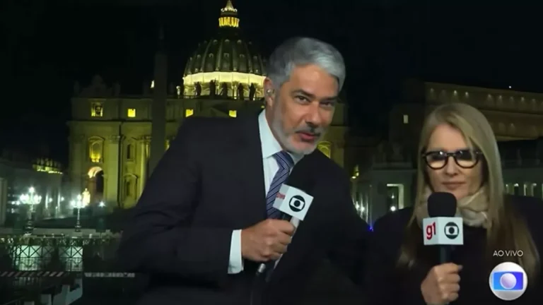 Ilze Scamparini “foge” de abraço de William Bonner em entrada ao vivo no JN