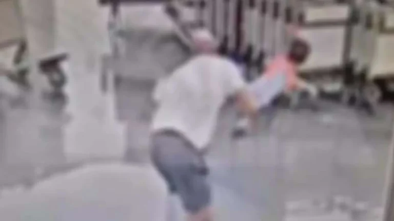 VÍDEO: Homem agride bebê de 18 meses em aeroporto; imagens chocam