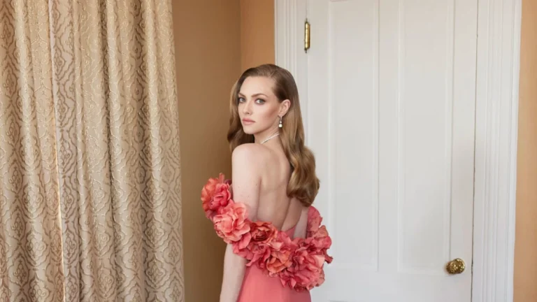 Amanda Seyfried diz que tentou papel em “Wicked” por 6 vezes: “Ralei anos”
