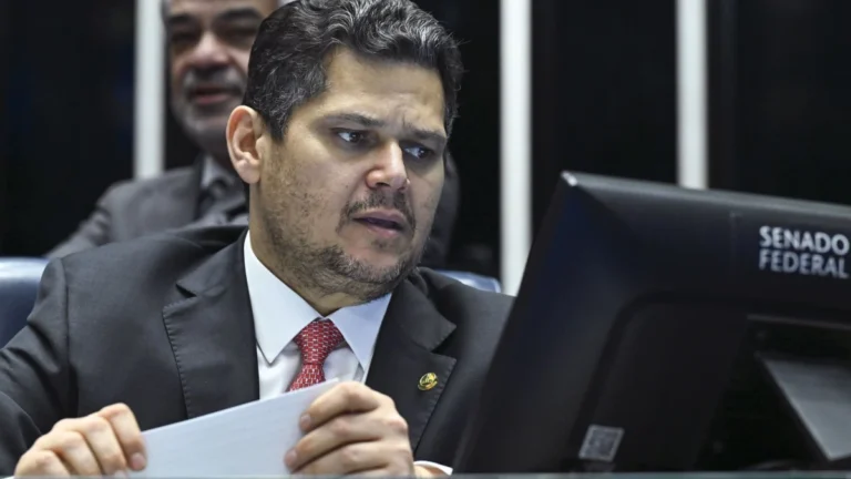 Após silêncio de Lula, Alcolumbre promulga Dia da Amizade Brasil-Israel