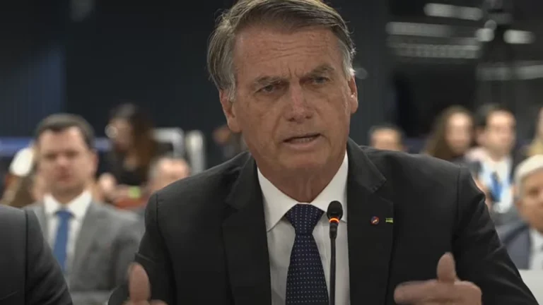 Bolsonaro chama ação do plano de golpe de “fictícia” e defende arquivamento