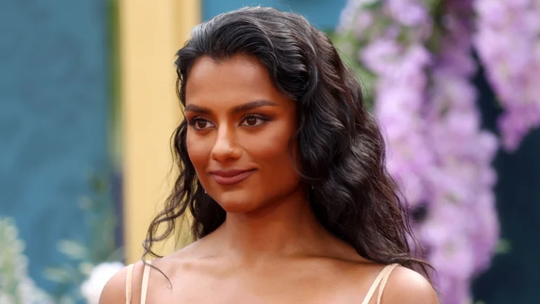 Diretor de “F1” revela por que papel de Simone Ashley foi cortado do filme