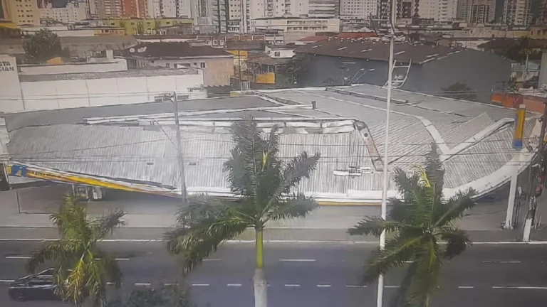Vendaval atinge cidades do litoral paulista e causa estragos; veja