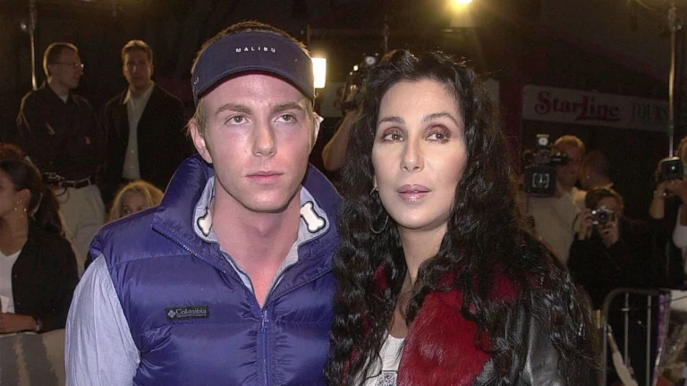 Policiais encontraram drogas com filho de Cher após overdose, diz site