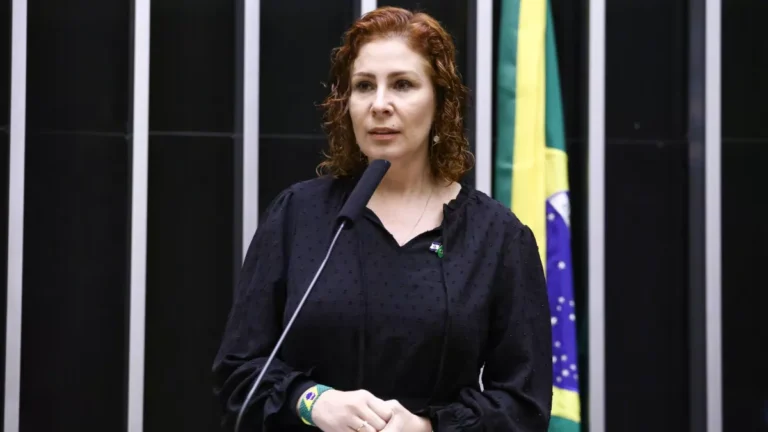 Zambelli votou em sessões durante período em que pediu licença médica