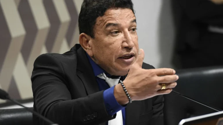 Fux dá 15 dias para Magno Malta se manifestar sobre queixa-crime de Lupi