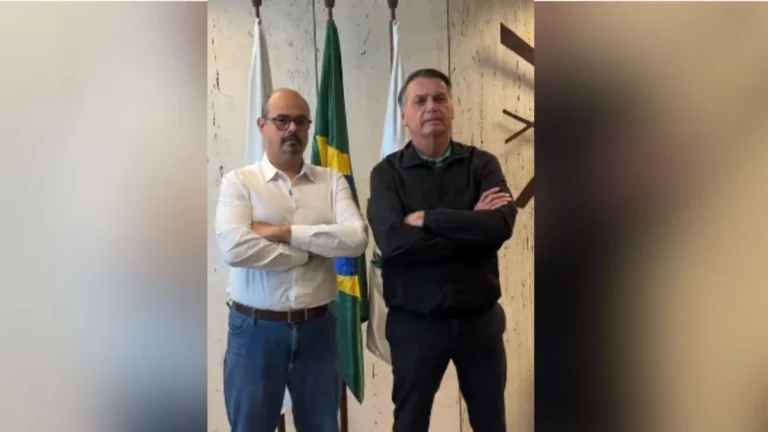 Bolsonaro dá medalha a Simões e sinaliza possível apoio ao governo de MG