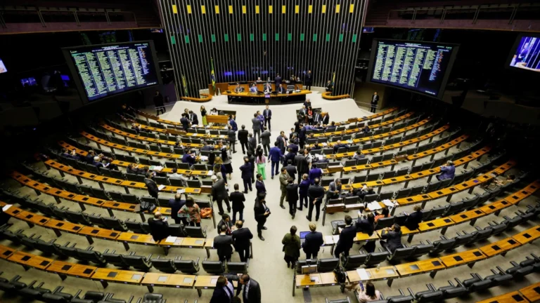Câmara amplia uso do Fundo Social do pré-sal e acelera leilão de petróleo