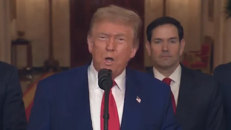 Ataques futuros serão muito maiores se Irã não fizer a paz, diz Trump em pronunciamento