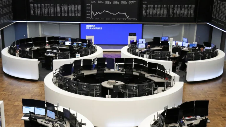 Bolsas da Europa fecham na maioria em baixa por ceticismo com acordo EUA-UE